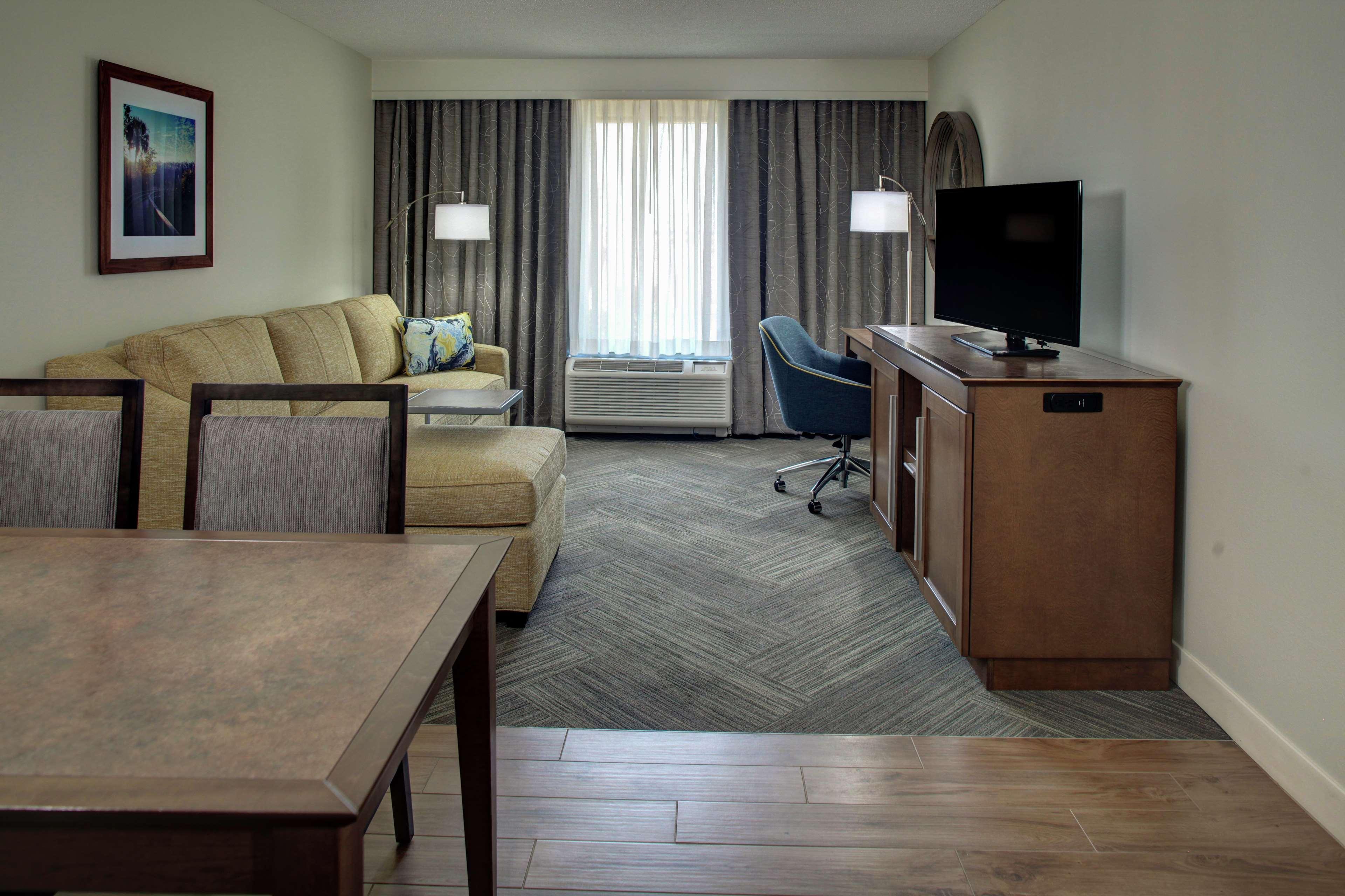 Hampton Inn & Suites At Lake Mary Colonial Townpark Exterior photo