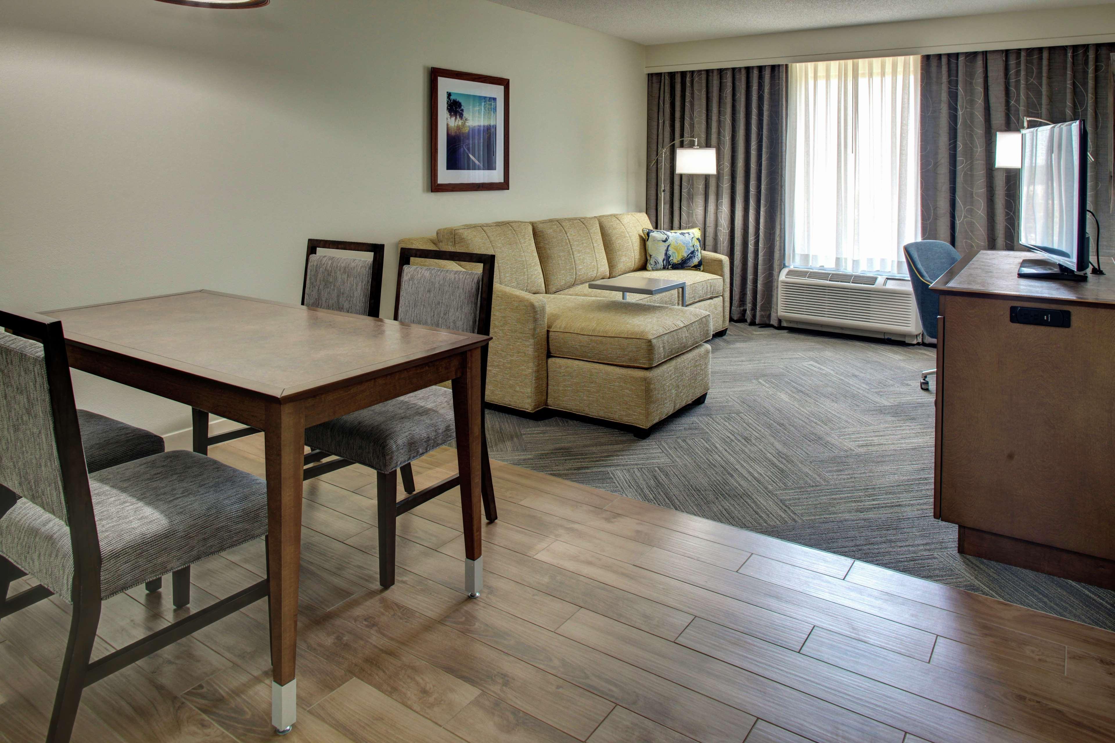 Hampton Inn & Suites At Lake Mary Colonial Townpark Exterior photo