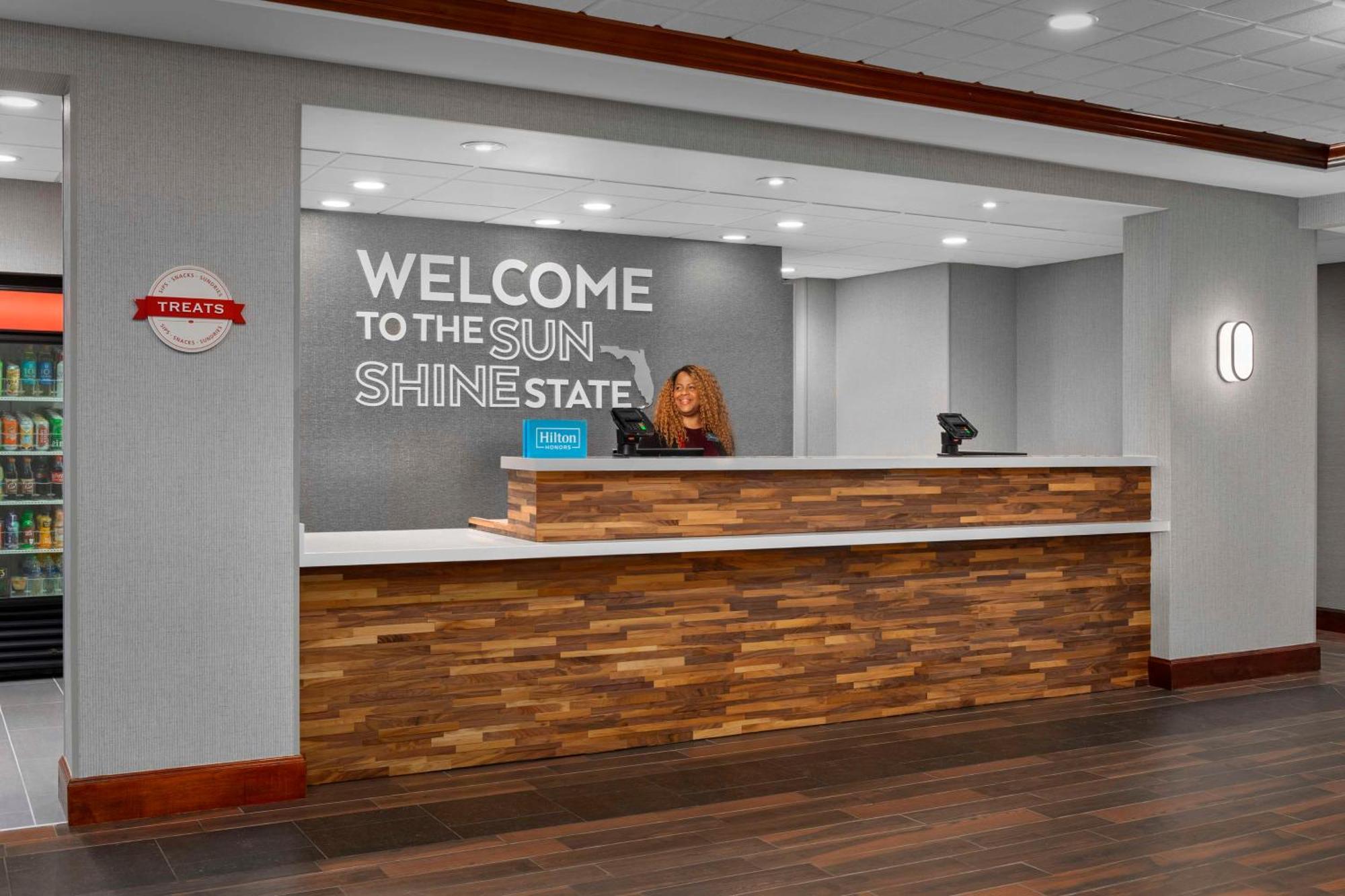 Hampton Inn & Suites At Lake Mary Colonial Townpark Exterior photo